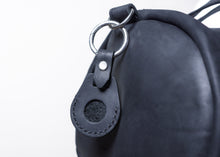 Leather Weekender Bag with airtag keichain