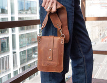 Vertical shoulder bag in genuine brown leather, medium-sized women's bag