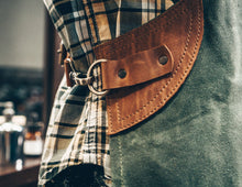 Apron from waxed canvas and genuine leather