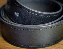 Sturdy and versatile leather belt, High quality leather belt, Black leather belt, Personalized leather belt, Belt with monochromatic stitch