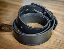 Sturdy and versatile leather belt, High quality leather belt, Black leather belt, Personalized leather belt, Belt with monochromatic stitch