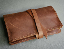 Rolling tobacco pouch