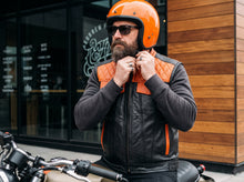 Motorradweste aus schwarzem und orangefarbenem Leder – Rautensteppung, Bikerweste | FashionRacing