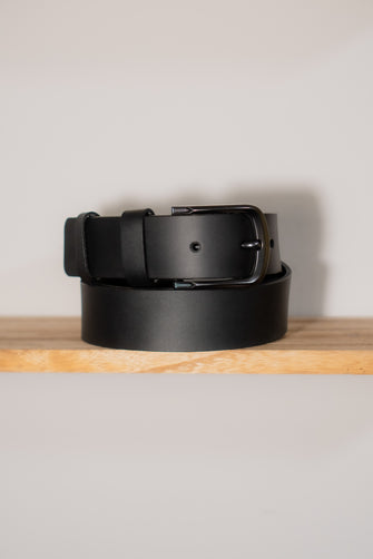 Handcrafted Black Leather Belt – Genuine Full-Grain Men’s Belt with Polished Black Buckle, Minimalist Design, Personalized Gift