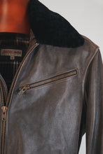 Men’s pilot jacket with shearling collar – close-up