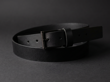 Black full-grain leather belt with dark metal buckle for classic everyday wear.
