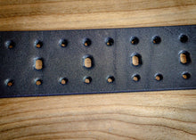 Перфорований шкіряний ремінь для чоловіків | Ручна робота | Чорна цільна шкіра