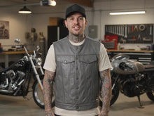 Сірий шкіряний жилет Motorcycle Club – байкерський жилет | FashionRacing