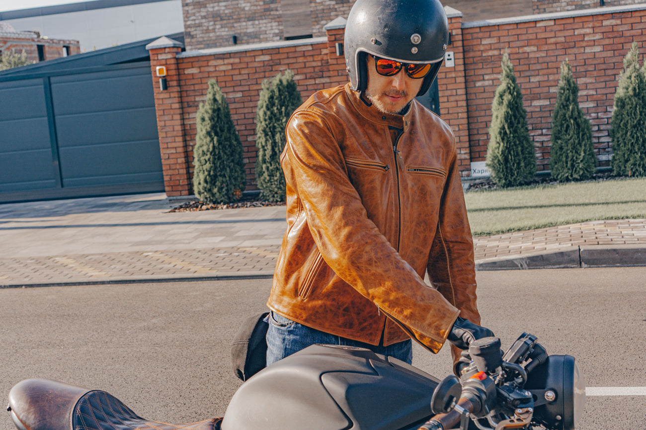 Giacca da motociclista in pelle marrone cognac da donna Giacca da motociclista in pelle marrone cognac da donna